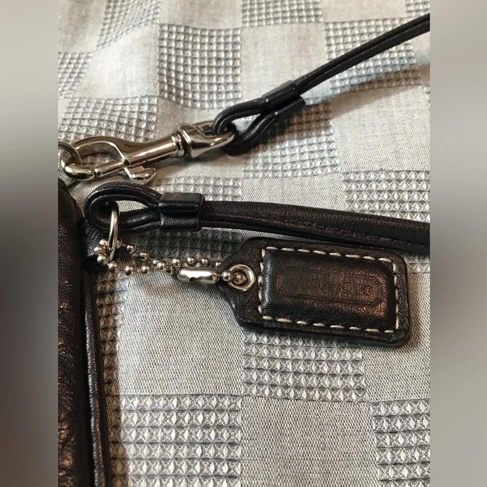 Coach Women's Black Pebbled Leather Wristlet Wallet Casual